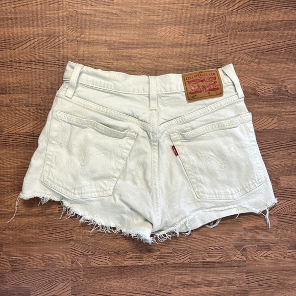 LEVIS WHITE JEAN SHORTS SIZE 24 - Picture 3 of 3